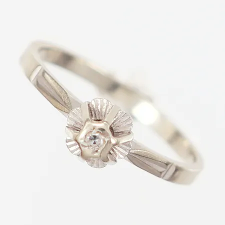 Ring stl16½ åttkantslipad diamant 1 x 0,01ct, bredd1,9mm, vitguld, 18K  Vikt: 1,8 g