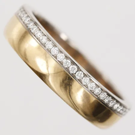 Ring med briljantslipade diamanter 29 x ca 0,01ct, stl: 21½, bredd: 6mm, Gunnar Fahlström AB, Hovjuvelerare, Stockholm år 2020, tvåfärgad 18K guld. Vikt: 12,2 g
