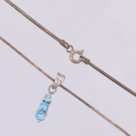 Collier kantig Ormlänk 39,5cm, bredd 1mm, hänge blå stenar 12mm, 92571000 silver Vikt: 5 g