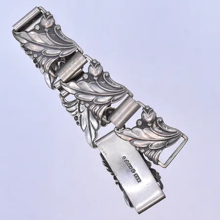 Armband längd 16,5 cm, bredd 17 mm, silver 830/1000. Vikt: 20,4 g