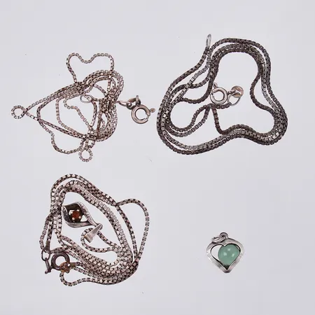 3 Kedjor, 2 hängen, silver Vikt: 11,5 g