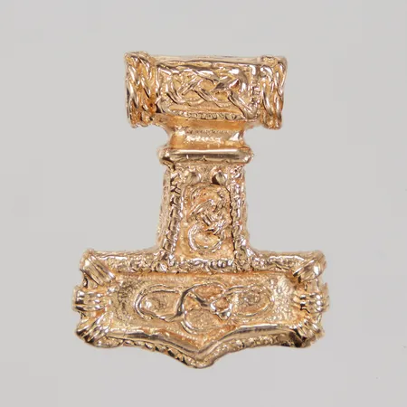 Hänge Tors hammare, längd inklusive ögla 25,5mm, bredd 29mm, 18K Vikt: 33,8 g