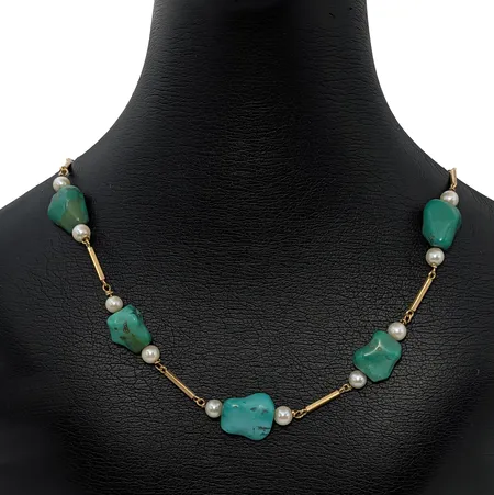 Collier, 18K guld, odlade Pärlor Ø 5 mm, blåvitrosa ton, Turkoser ca 11x13 mm, svensk kontrollstämpel, längd knäppt 41,0 cm, stavarnas bredd 1,4 mm, bruttovikt 28,2g Vikt: 28,2 g