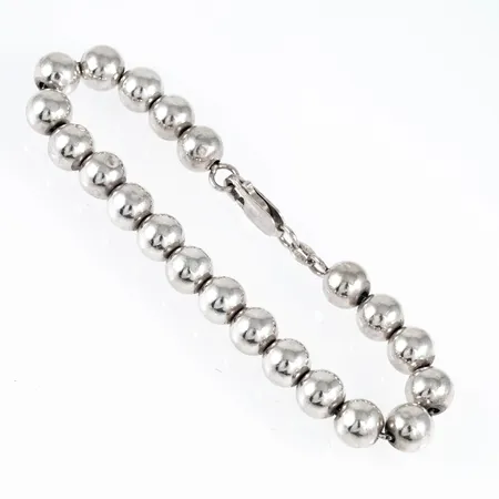 Armband Grov kullänk i silver (925/1000). Det är 19 cm långt, 8 mm brett och väger 8,0g. Karbinhake. Stämplad SCO (Svedbom & Co AB, Solna), 925. Bucklor. 