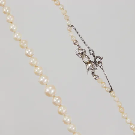 Pärcollier 49,5cm Ø3-7,4mm, odlade pärlor, pärlo med lätt slitage, 835/1000 silverlås, Bruttovikt:14,7g.