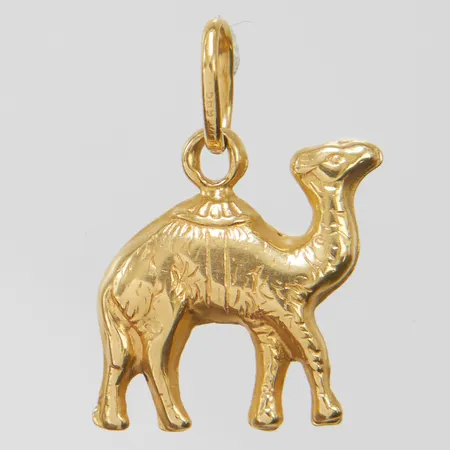 Hänge dromedar, längd ca 20mm inkl ögla, bredd 17mm, 18K Vikt: 1 g