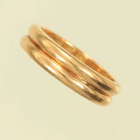 Ring stl 18½, bredd 5mm, gravyr, sliten, 18K, 8,9g Vikt: 8,9 g