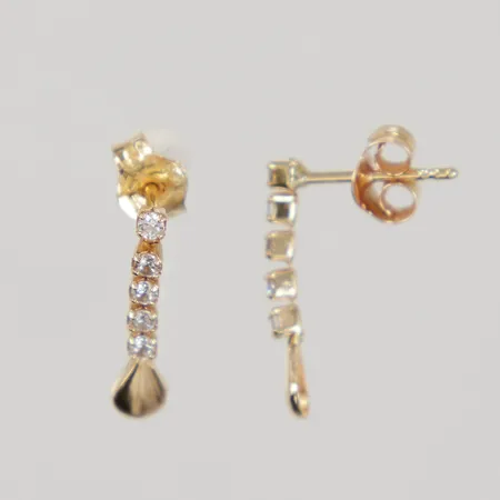 Ett par örhängen med vita stenar, längd 14mm, 18K Vikt: 0,8 g