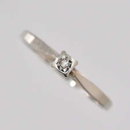 Ring med diamant 0,01ct, stl 16¾, vitguld, 18K Vikt: 1,4 g