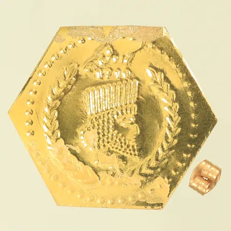 1 Gulddetalj (spår av klister på) 1 snurrebuss, 18K, 1,1g 