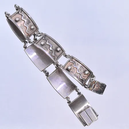 Armband längd 19,5 cm, bredd 14 mm, silver 830/1000. Vikt: 21,5 g