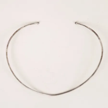 Collier stelt, Ø ca. 14,5cm, bredd: 2mm, Norge, bruksskick, 925/1000 silver Vikt: 12,5 g