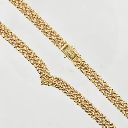 Collier V-formad, längd 44 cm, bredd 8 mm, endast en låsåtta, 18K. Vikt: 36,9 g