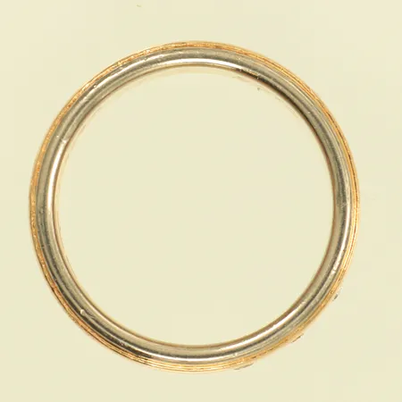 Ring tvåfärgad med tre diamanter, totalt 0,06ct enligt gravyr, stl 18, bredd 4,5mm, gravyr, repig, 18K, 7,7g Vikt: 7,7 g