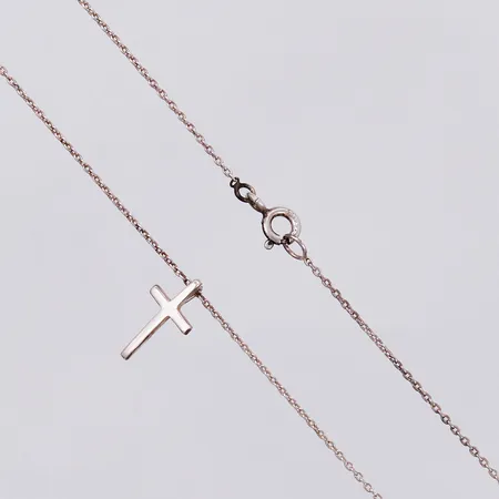 Kedja längd ca 40-45cm, bredd ca 1mm, hänge längd ca 13mm, bredd ca 18mm, 925/1000 silver Vikt: 1,4 g