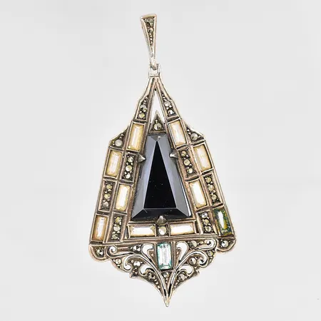 Hänge, 55x30mm, olika stenar, en sten saknas, limrester på baksidan, silver 925/1000 Vikt: 8,8 g