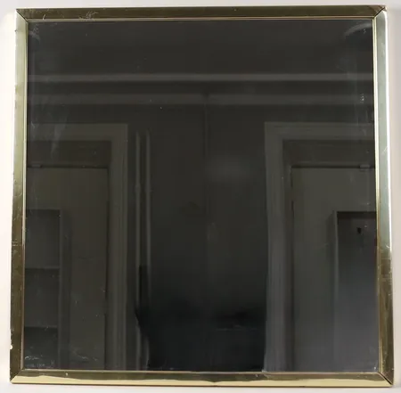 Spegel Svenskt Tenn, rammått: 63 x 63cm, skadad ram. 