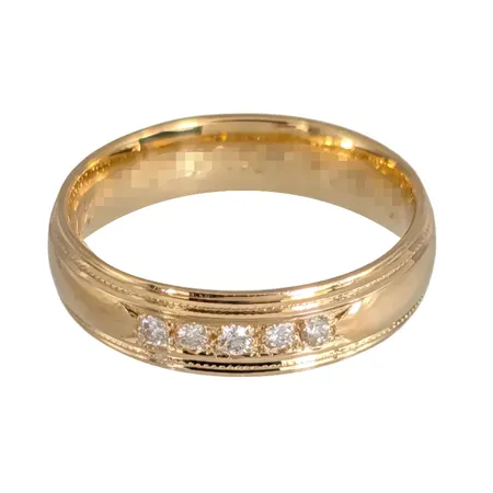 Diamantring, 18K guld, Diamanter 5 st - totalt 0,10ct, Schalins Ringar AB (BÖS), svensk kontrollstämpel, Ø17¾ mm, bredd 5 mm, invändig gravyr Vikt: 5,4 g