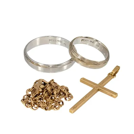 Diverse smycken, 18K guld, slitage, defekter och gravyrer Vikt: 10,3 g