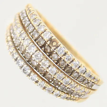 Ring med diamanter 1,00ctv enligt gravyr, stl: 18, bredd: 2,5-9,1mm, vitguldsdetaljer, en diamant saknas, 18K  Vikt: 5,2 g