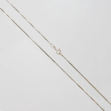 Kedja Venezia, längd ca 42,5cm, bredd 1,5mm, vitguld, behov av omrodiering, 18K Vikt: 5,3 g