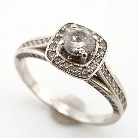 Ring m stenar, vitguld, stl 18½(58), bredd 9mm, 14k Vikt: 4 g