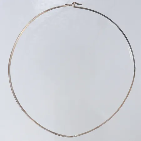 Collier stelt, Ø125mm, bredd 2mm, ostämplat Silver 830/1000.  Vikt: 10,3 g