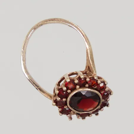Ring med granater, defekt, sten saknas, skev, förgylld, 925/1000 silver, Vikt: 2,5 g