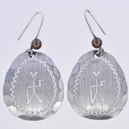 Ett par örhängen längd 33 mm, bredd 18 mm, Tenn.