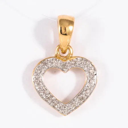 Hänge i 18K guld: Genombrutet hjärta med 16 x c:a 0,005ct 8/8 slipade diamanter. Det är 13 mm brett, 20 mm långt inkl. ögla och väger 1,5g. 
