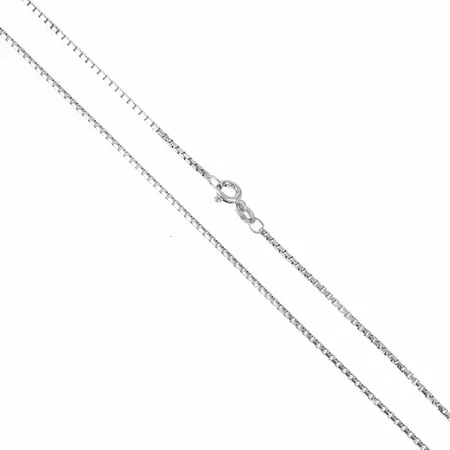 Kedja Venezia i 18K vitguld. Den är 39 cm lång, 1,5 mm bred och väger 5,3g. Springring. 