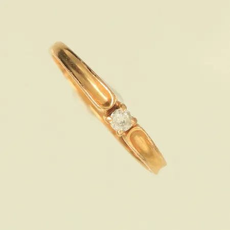 Ring med vit sten, defekt skena, 18K 1,5g totalt 