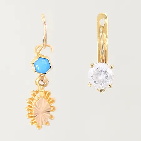 2 Udda örhängen, stenar, skeva, 14K  Vikt: 2,1 g