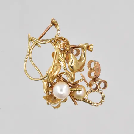 Diverse guld, defekter, stenar, 18K Vikt: 2,4 g