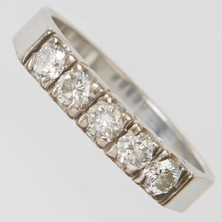 Ring halvallians 5 diamanter 0,50ctv enligt gravyr, stl17¼, bredd 4,5mm, Schalin, vitguld, 18K Vikt: 5 g