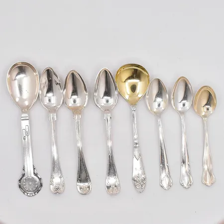 Åtta silverskedar, olika modeller, gravyrer, defekter,  silver, 830/1000 Vikt: 140,4 g