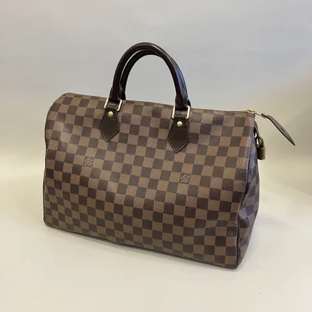 Väska Louis Vuitton Speedy 35, modell: N41523, datumkod: DU 4039, innerficka med dragkedja, slitage, fläckar invändigt, kvitto-2009, lås sakar nyckel, dustbag. Skickas med postpaket.