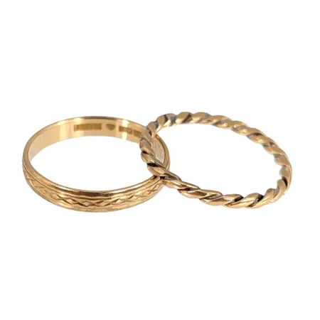 Ringar, 18K guld, två st, slitage, gravyr Vikt: 3,2 g