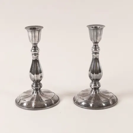 Ett par ljusstakar, fylld botten höjd: 20cm, bredd: 11,5cm, Göteborg år 1968, bruksslitage, 830/1000 silver, bruttovikt: 738,4g. 