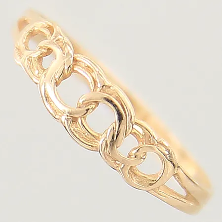 Ring Bismarck, stl 16¾, bredd 2-5mm, något skev, 18K  Vikt: 1,1 g