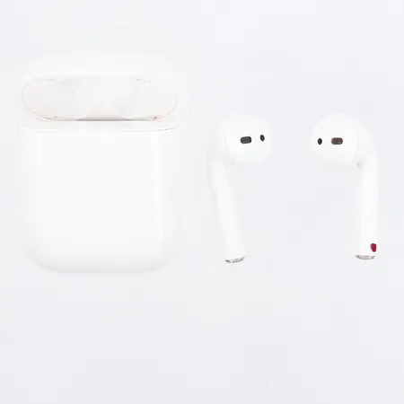Hörlurar Airpods Modell A1602, serienr: FWYCHY83LX2Y, smutsiga, slitage på fodral, inga tillbehör
