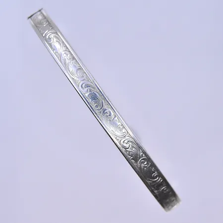 Armring Ø61 mm, bredd 6 mm, öppningsbar, graverad, silver 830/1000.  Vikt: 12,3 g