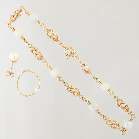 Guldsmycken, pärlor med slitage, udda, defekt lås, 18K  Vikt: 7,8 g