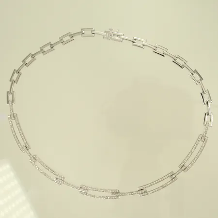 Halscollier med diamanter ca 234 st x 0,01ct, Ø ca 39cm, bredd 6,5-8mm, 14K, 28,4g Vikt: 28,4 g