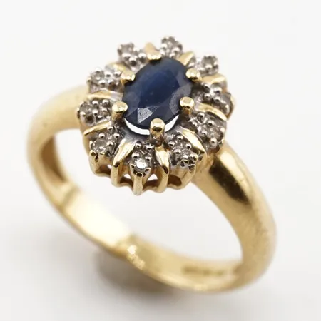 Ring m stenar, stl 17(53), bredd 11mm, 18k Vikt: 4,4 g