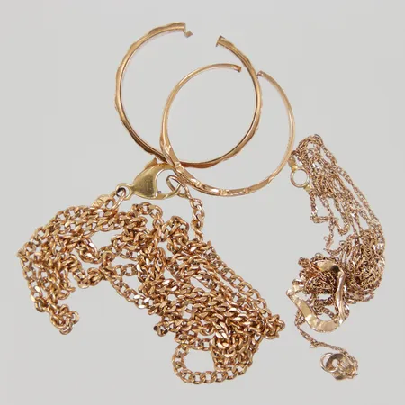 2 Ringar, 2 Kedjor, 1 hänge, defekta, av 18K,  Vikt: 13,4 g