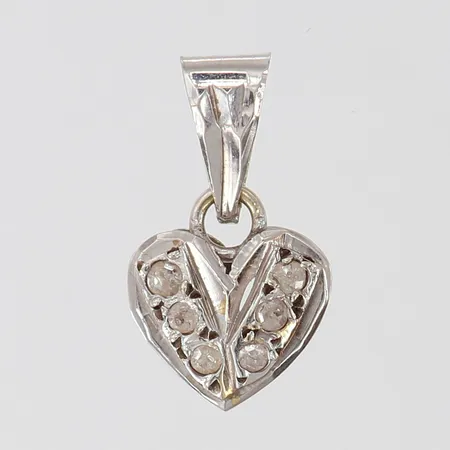 Hänge hjärta med stenar, 17x10,5mm ink ögla, vitguld 14K. Vikt: 1,1 g