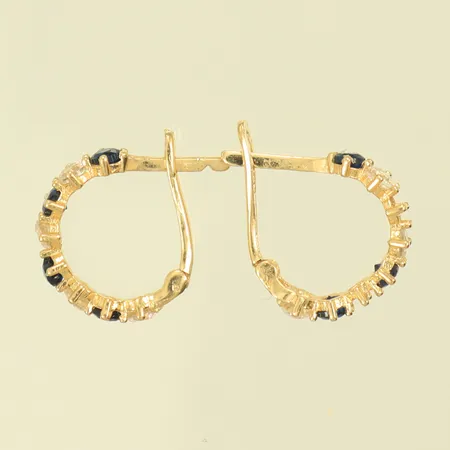 Ett par örhängen, längd 14mm, bredd 3mm (defekta lås, stenar saknas) 14K 1,2g 