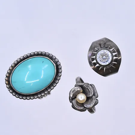 Diverse ringar stl:18½ 17½ och 17, silver 830/1000. Vikt: 21,1 g