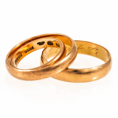 Diverse graverat guld i 18K. Vikt: 13,0g.